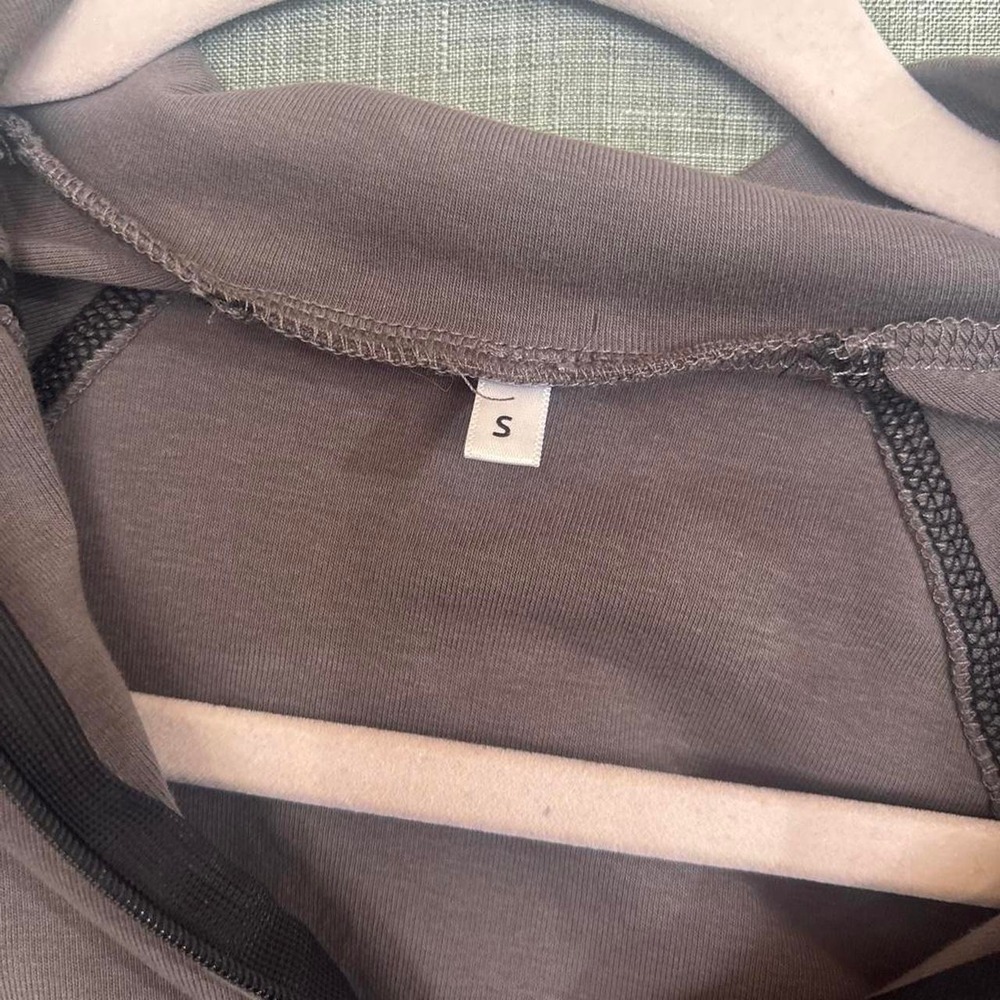 Zip up crop top - Picture 2 of 3